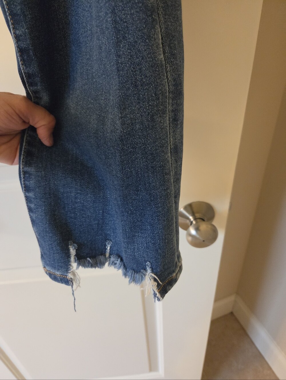 Social Threads Risen High Rise Step Hem Jeans 27 - Picture 3 of 4